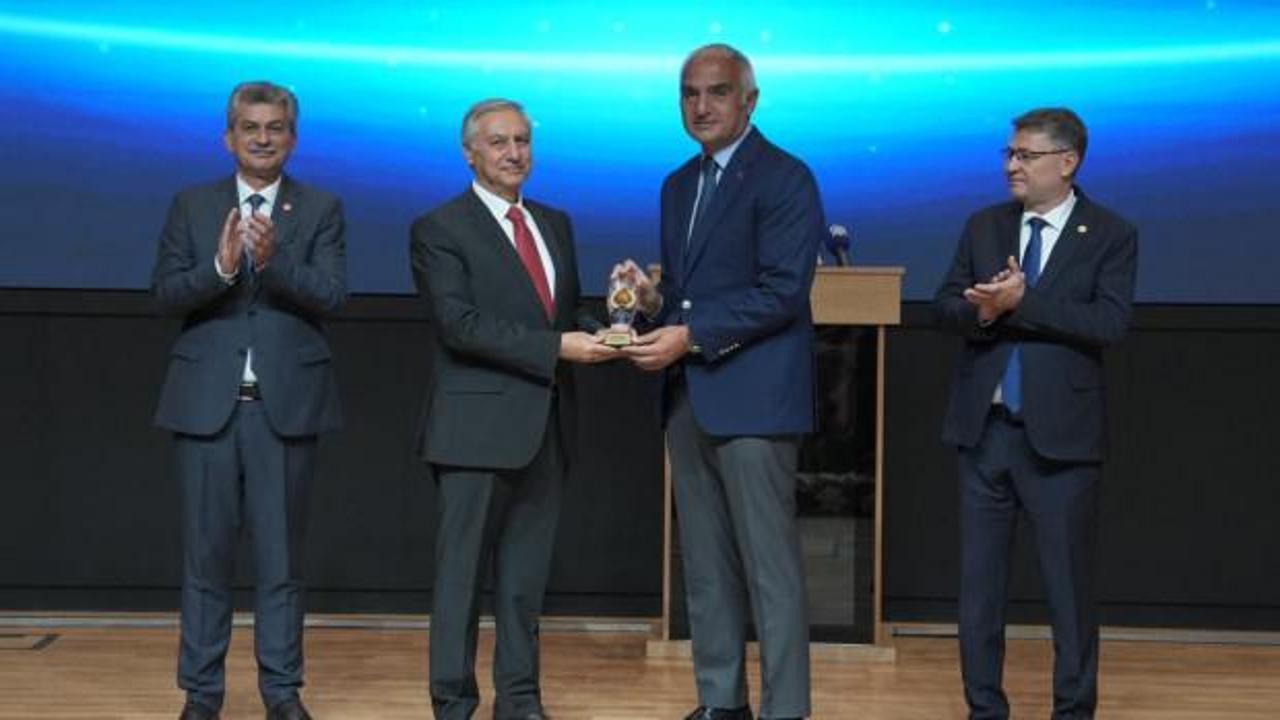 T&uuml;rk diline hizmet &ouml;d&uuml;lleri sahiplerini buldu