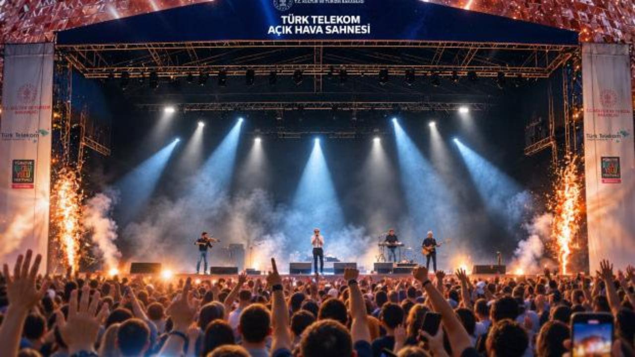 T&uuml;rk Telekom&rsquo;la sanatın kalbi AKM&rsquo;de festival heyecanı başladı