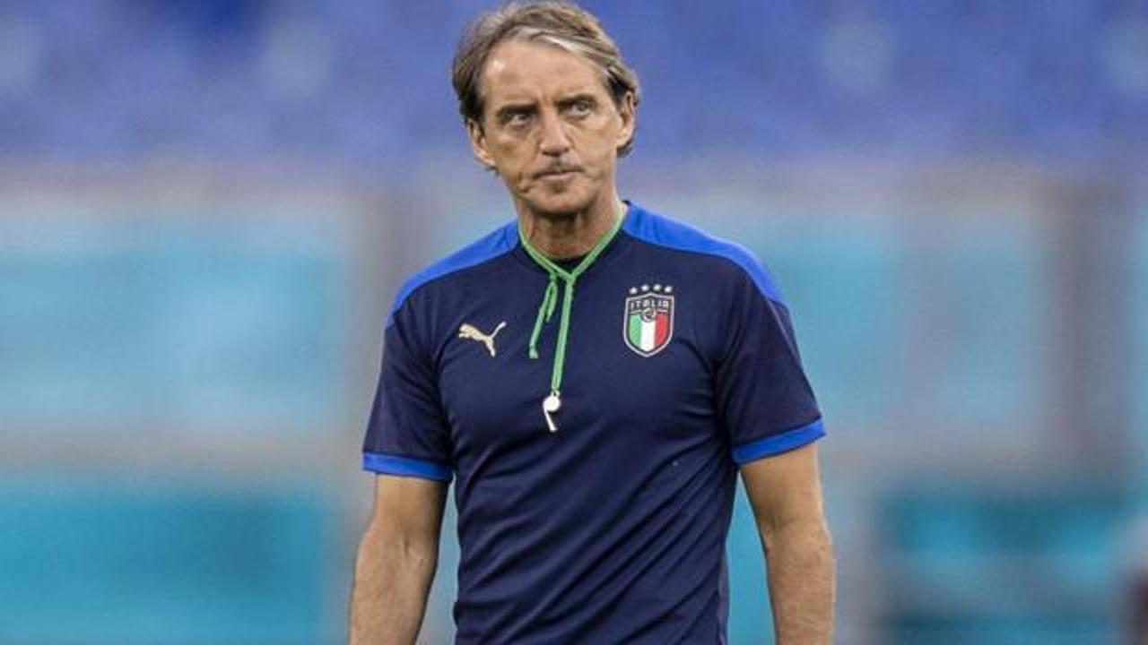 T&uuml;rkiye-İtalya ma&ccedil;ı &ouml;ncesi Roberto Mancini'den flaş karar! Tam 10 futbolcu...