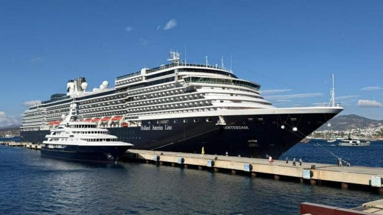 ABD&rsquo;li turistler Bodrum&rsquo;a akın etti: Dev gemiden y&uuml;zlerce turist indi