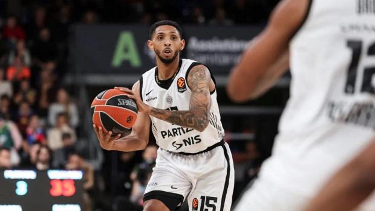 Anadolu Efes yeni transferini a&ccedil;ıkladı!