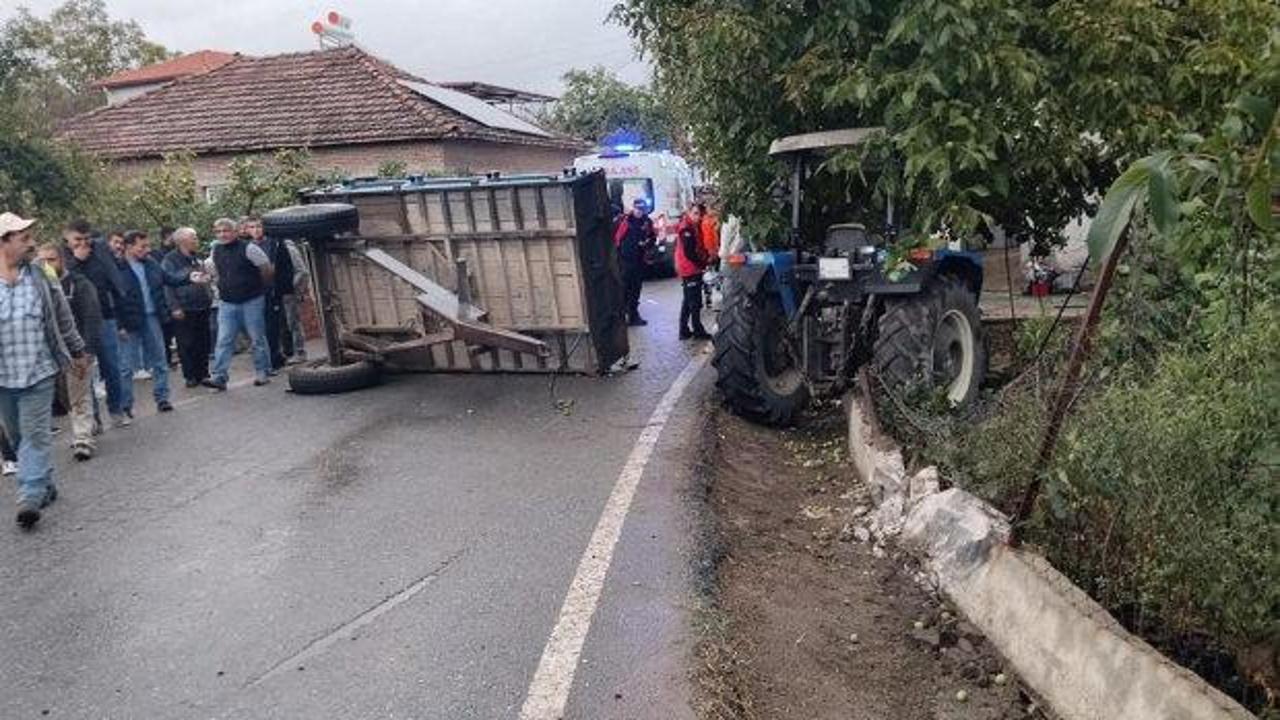 Balıkesir'de trakt&ouml;r r&ouml;morku devrildi: 23 yaralı