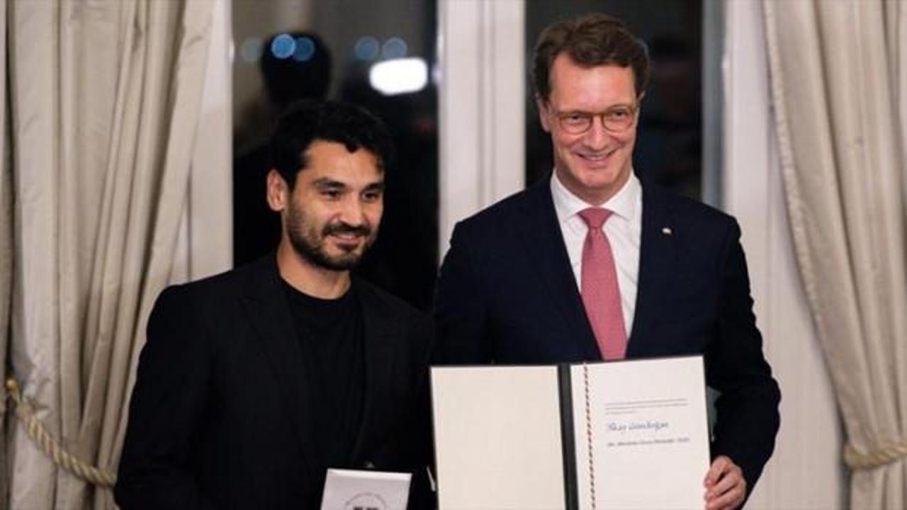 İlkay G&uuml;ndoğan&rsquo;a Almanya&rsquo;dan b&uuml;y&uuml;k onur! Okan Buruk ve takım arkadaşları yalnız bırakmadı