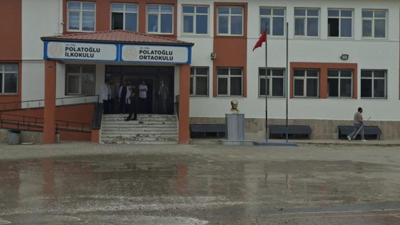 &Ouml;ğrenci, okula t&uuml;fekle geldi! Anında m&uuml;dahale edildi