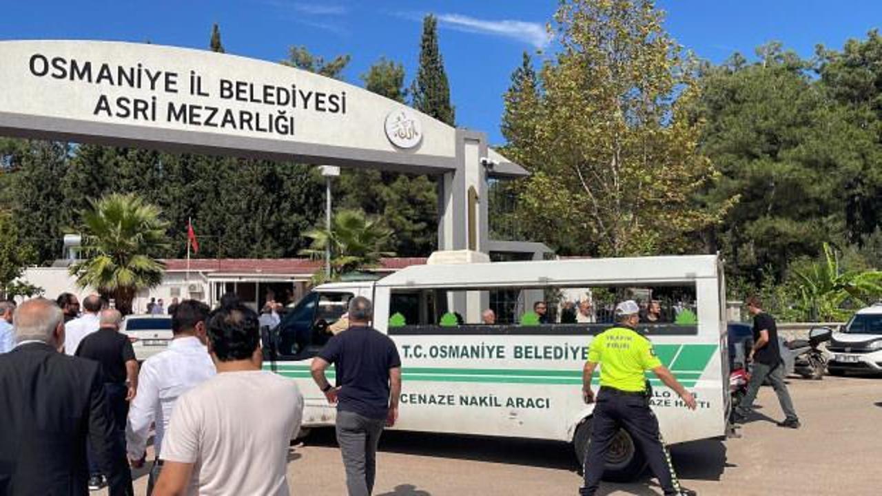 Osmaniye'de saldırıda &ouml;len &ouml;ğretmen toprağa verildi 