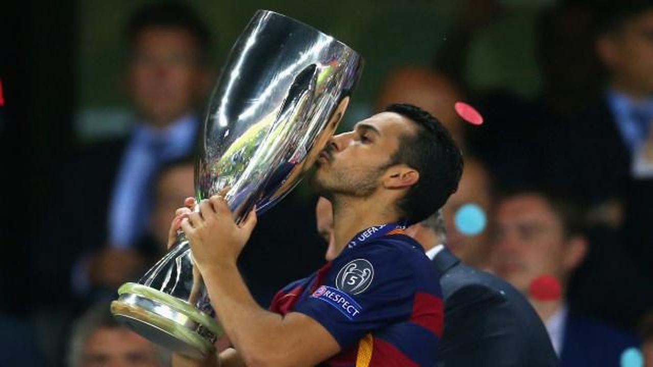 25 kupa kazanmıştı! Efsane oyuncu futbolu bıraktı