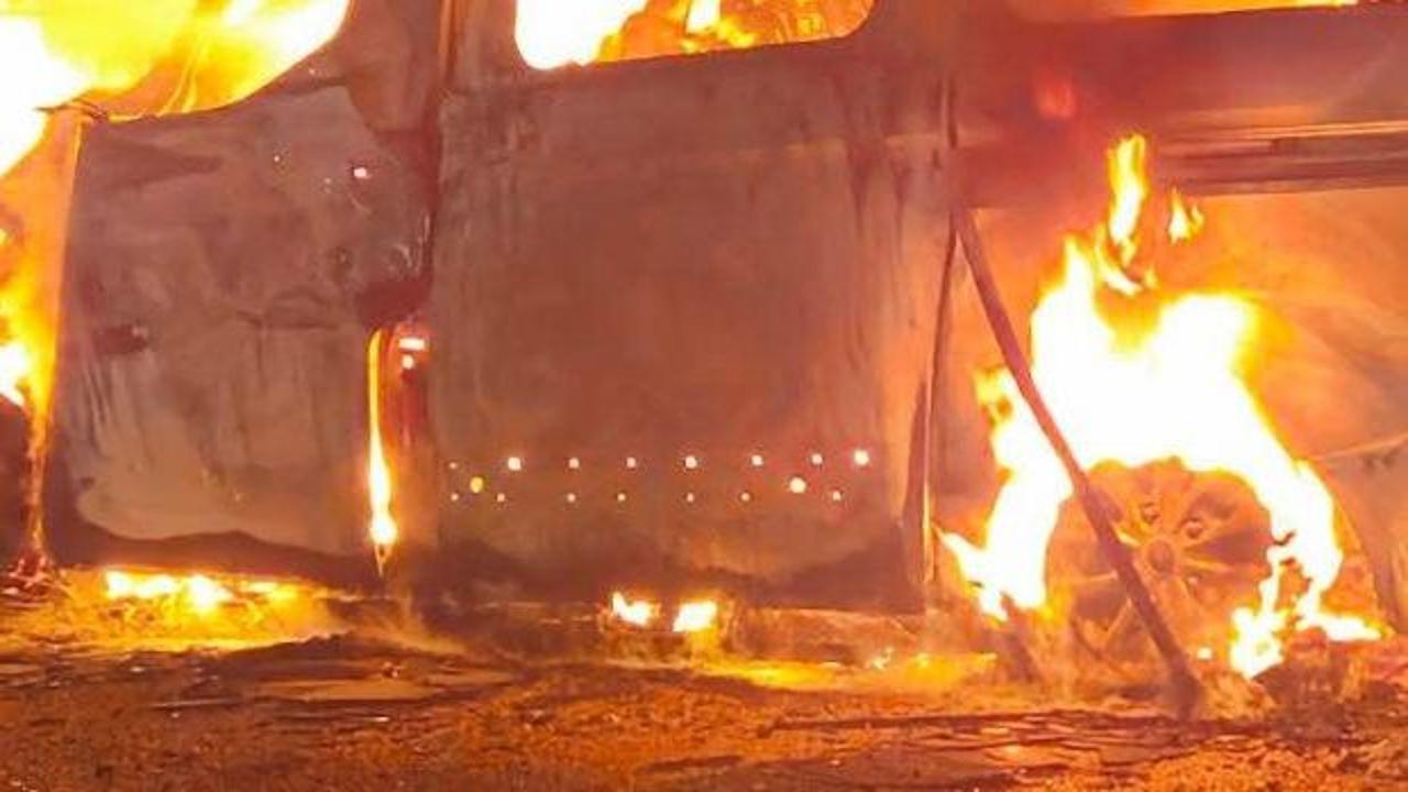 Afyonkarahisar'da korkun&ccedil; kaza! S&uuml;r&uuml;c&uuml; yanarak hayatını kaybetti 