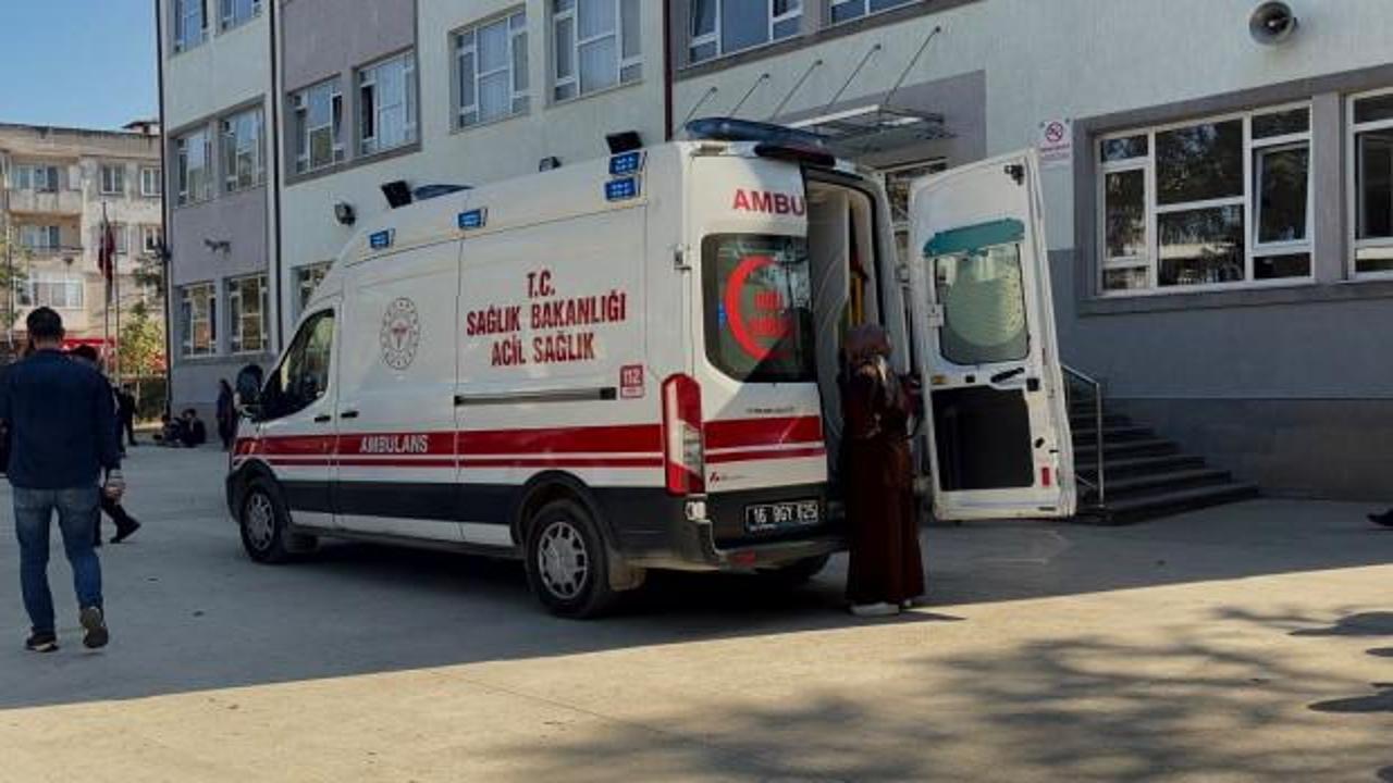 Bursa'da 12 &ouml;ğrenci zehirlenme ş&uuml;phesiyle hastaneye kaldırıdı