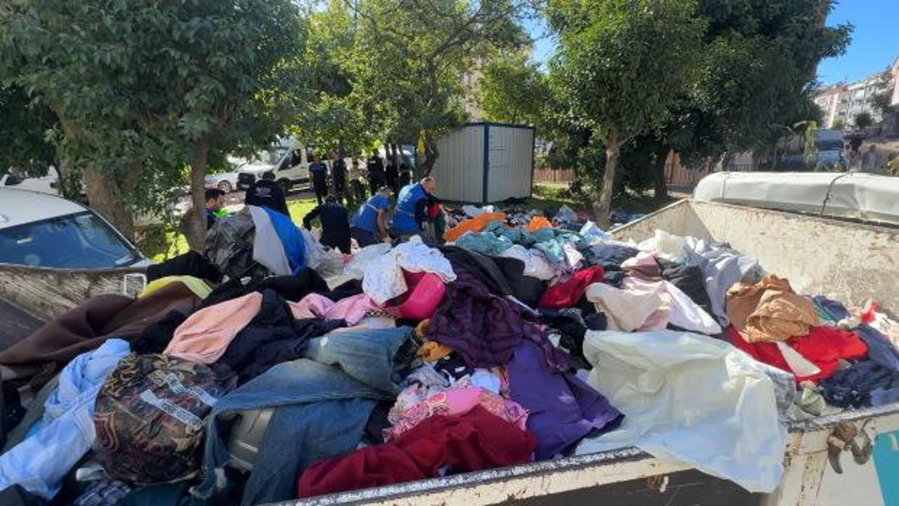 Ceza korkusuyla sokağa bıraktılar: G&ouml;renler poşetini alıp koştu 