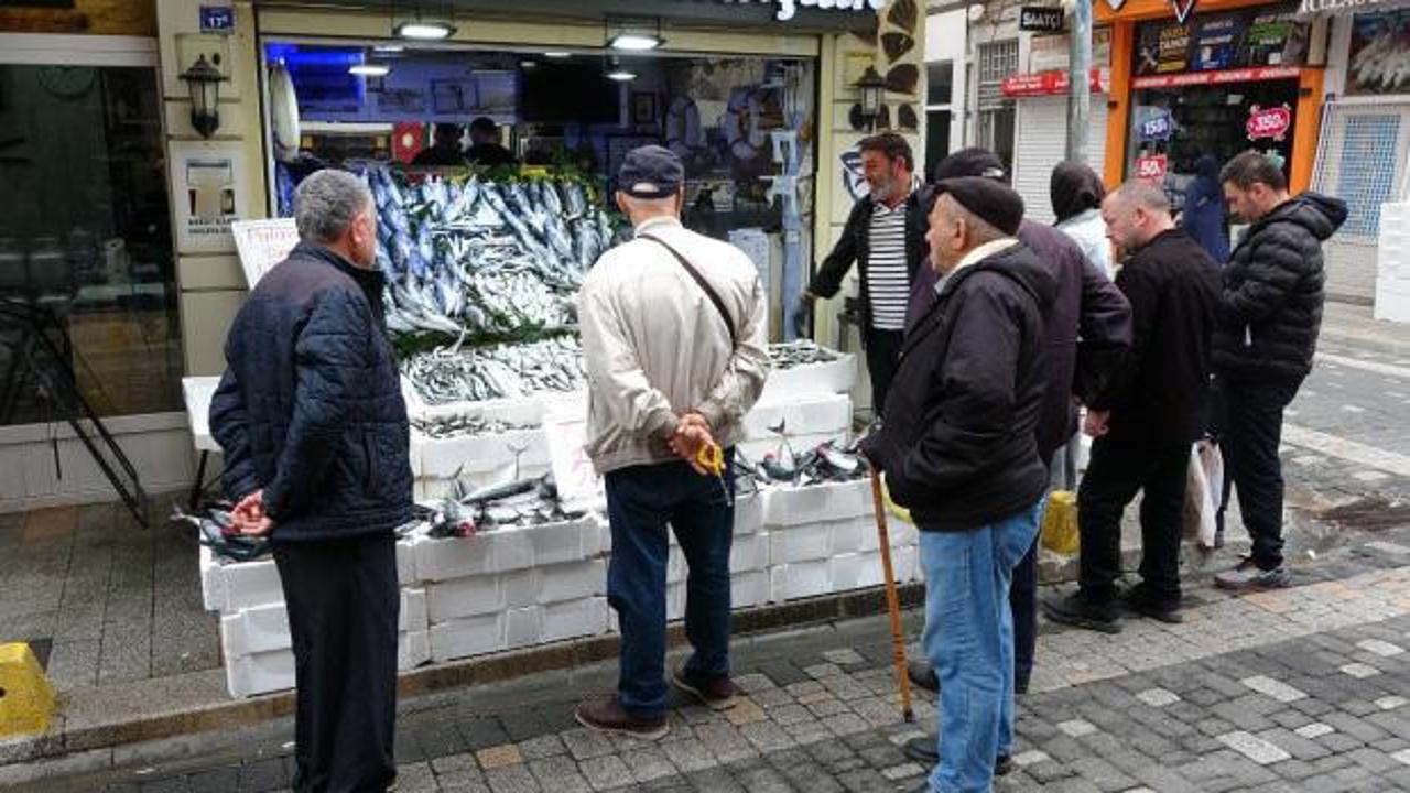 Fiyatı g&ouml;ren şok olup, sıraya girdi! 50 liraya kadar d&uuml;şt&uuml;! Vatandaşlar 20'şer tane alıyor
