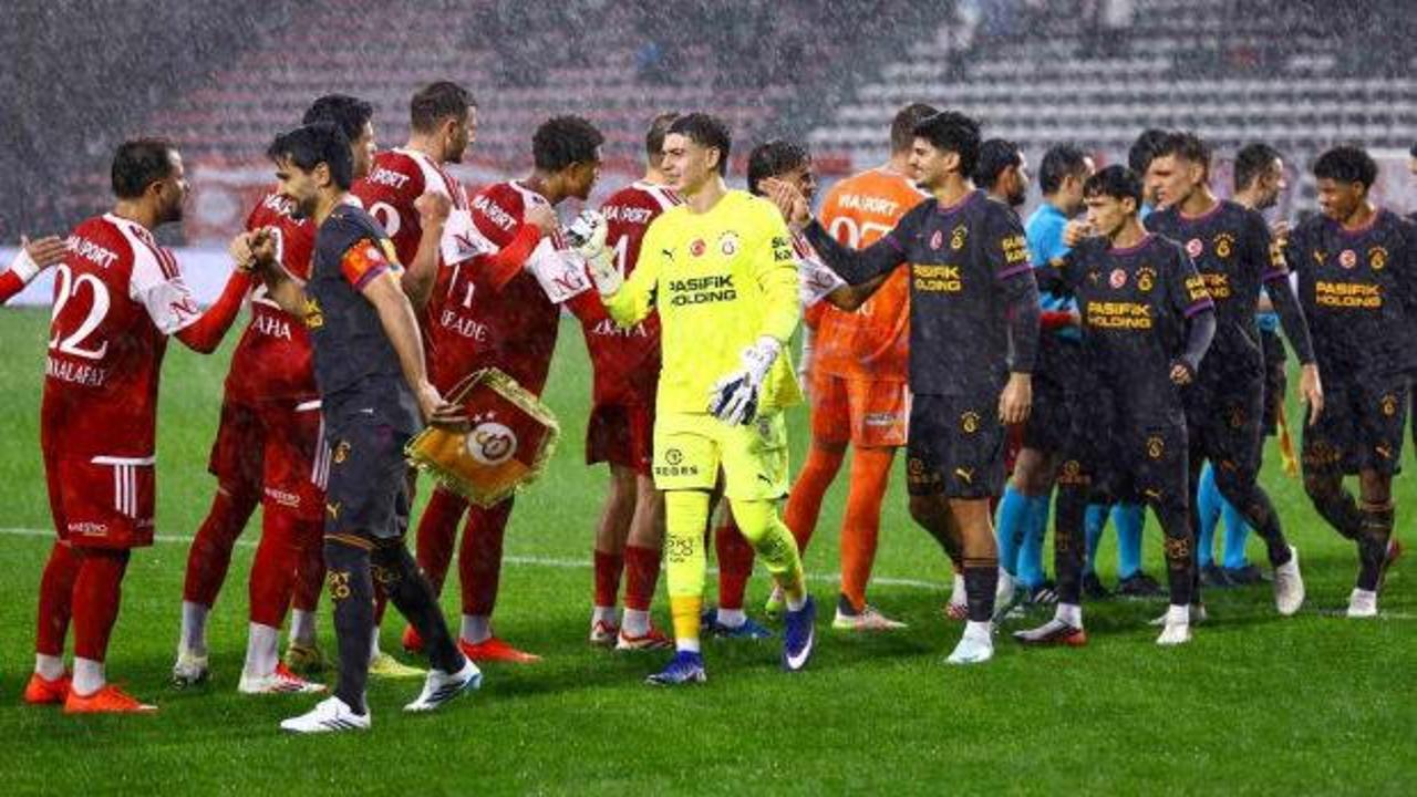 Galatasaray i&ccedil;in zorlu fikst&uuml;r! 30 g&uuml;nde 8 ma&ccedil;: İ&ccedil;inde Bar&ccedil;a ve derbi de var