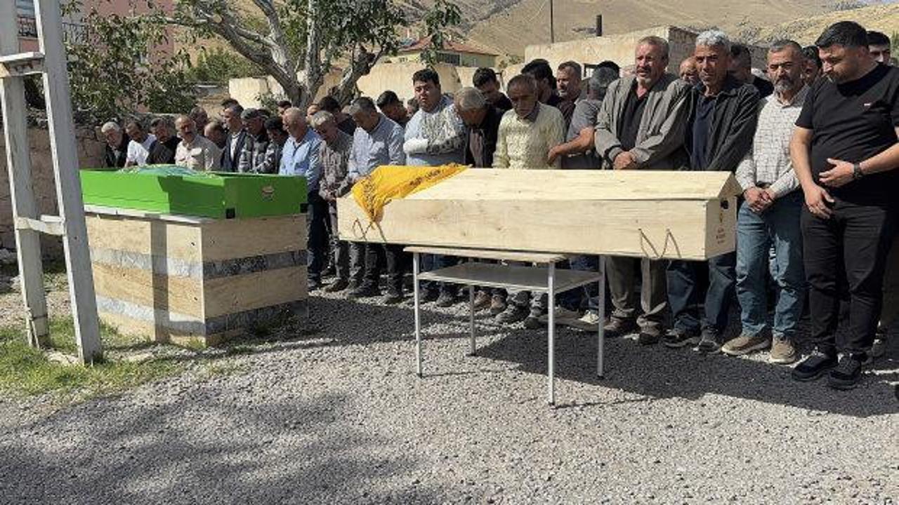 Kazada &ouml;len &ccedil;iftin cenazeleri toprağa verildi