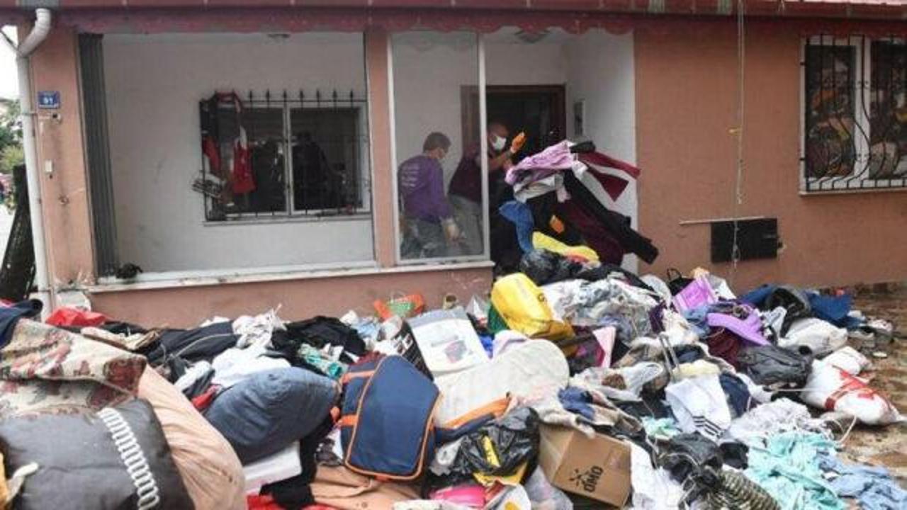 K&ouml;t&uuml; koku ihbarı yapılan evden 20 kamyon &ccedil;&ouml;p &ccedil;ıktı 