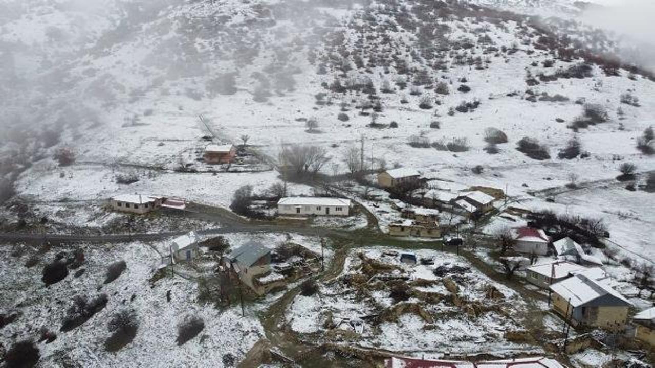 Lapa lapa yağdı! Erzincan beyaza b&uuml;r&uuml;nd&uuml; 