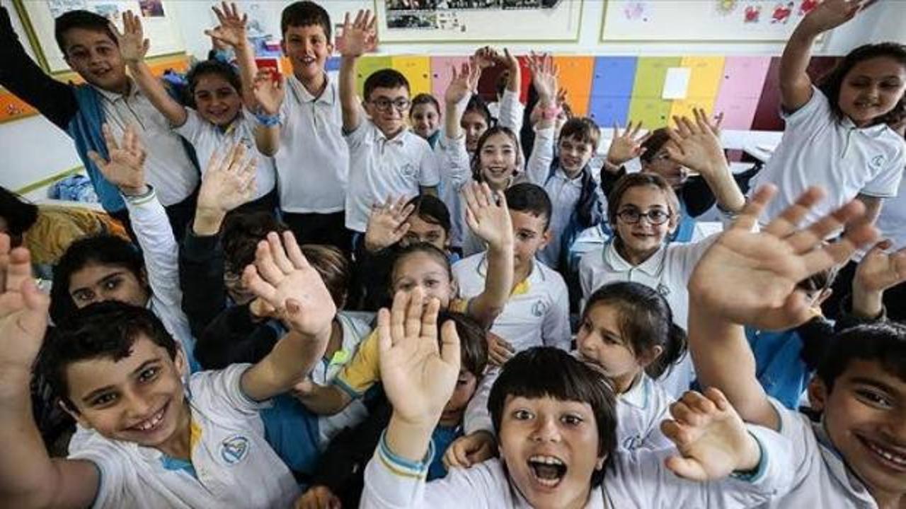 &Ouml;ğrencilere m&uuml;jdeli haber: 9 g&uuml;nl&uuml;k tatilin tarihleri belli oldu!