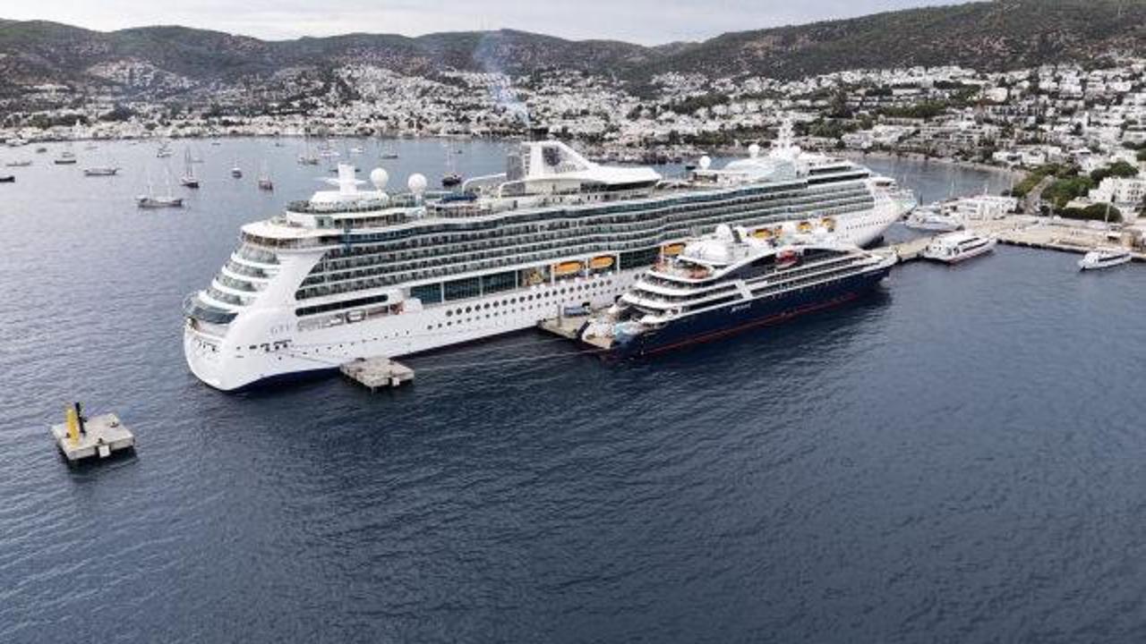 Bodrum Limanı&rsquo;nda kruvaziyer hareketliliği: "2 bin 437 yolcu geldi"