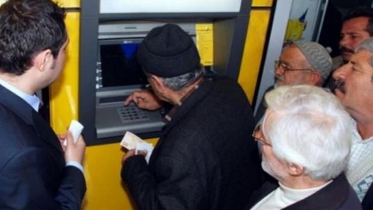 ATM'den para &ccedil;eken emekliler dikkat: Yeni d&uuml;zen ile paranız yanmasın!