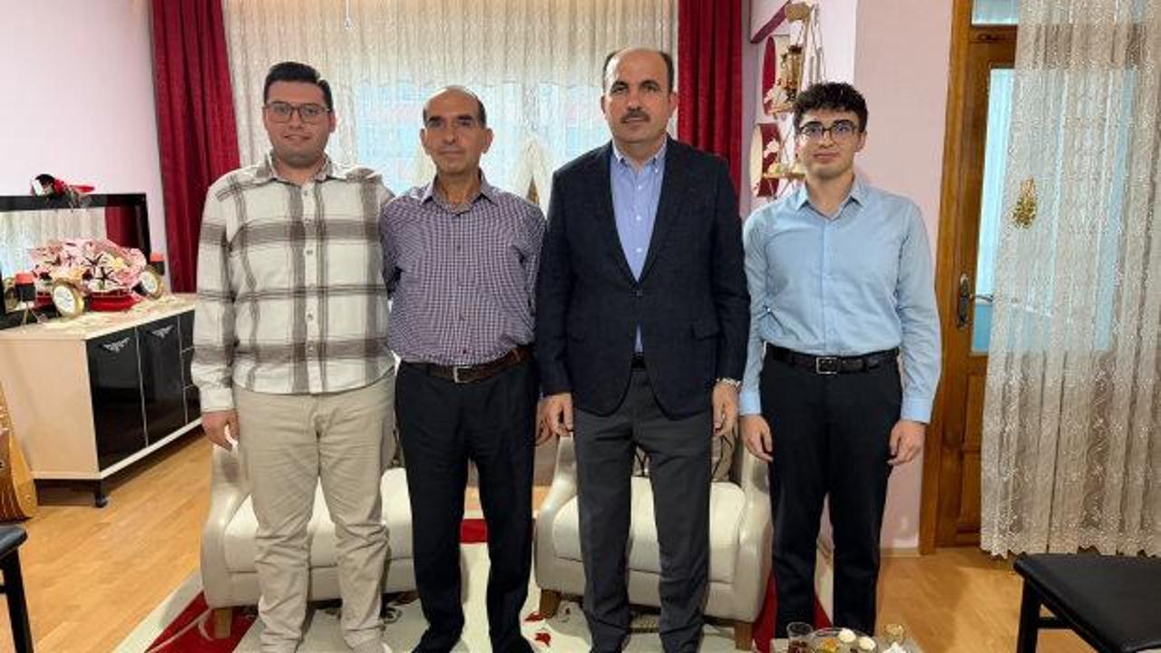 Başkan Altay, &ldquo;Vefa Umresi&rdquo; ile kutsal topraklara giden vatandaşları evlerinde ziyaret etti