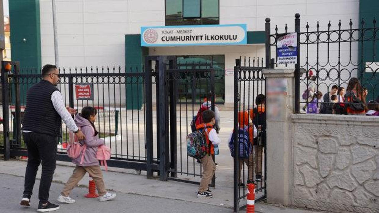 Bulantı ve kusma vakaları nedeniyle eğitime ara verilmişti: Ders zili yeniden &ccedil;aldı