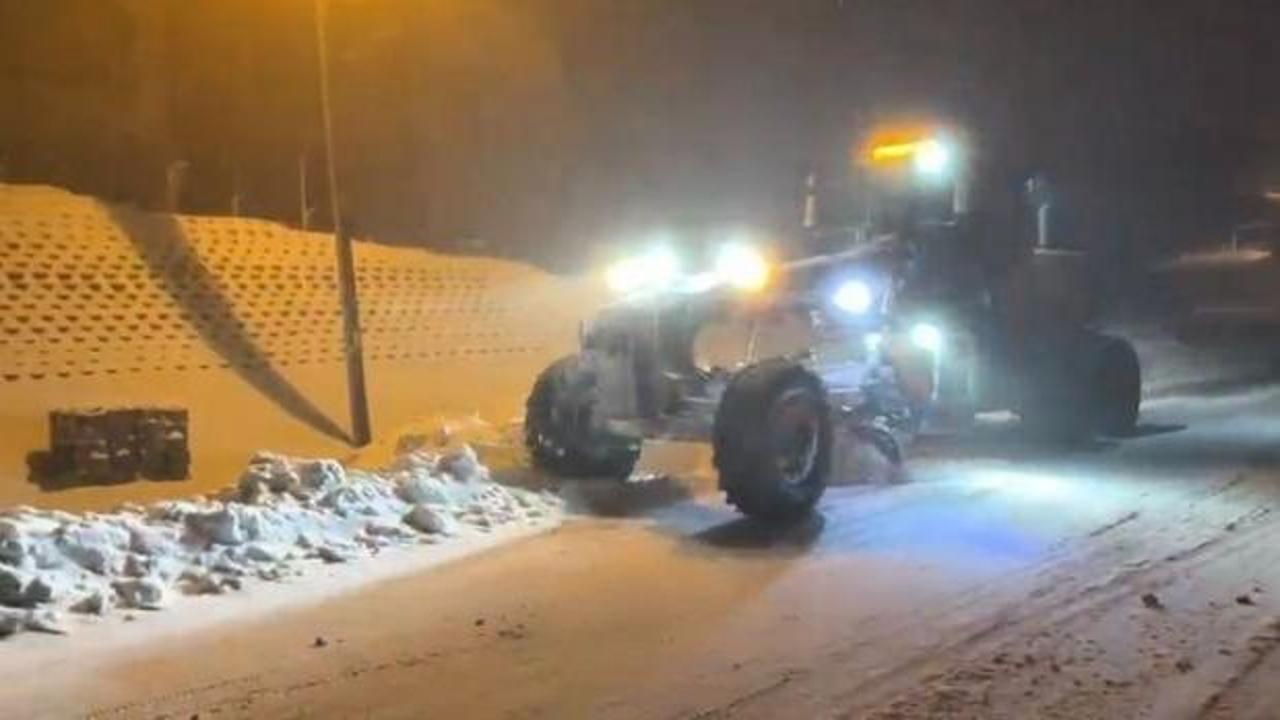 Bursa'da lapa lapa yağdı! Kar kalınlığı 20 santimetreyi buldu 