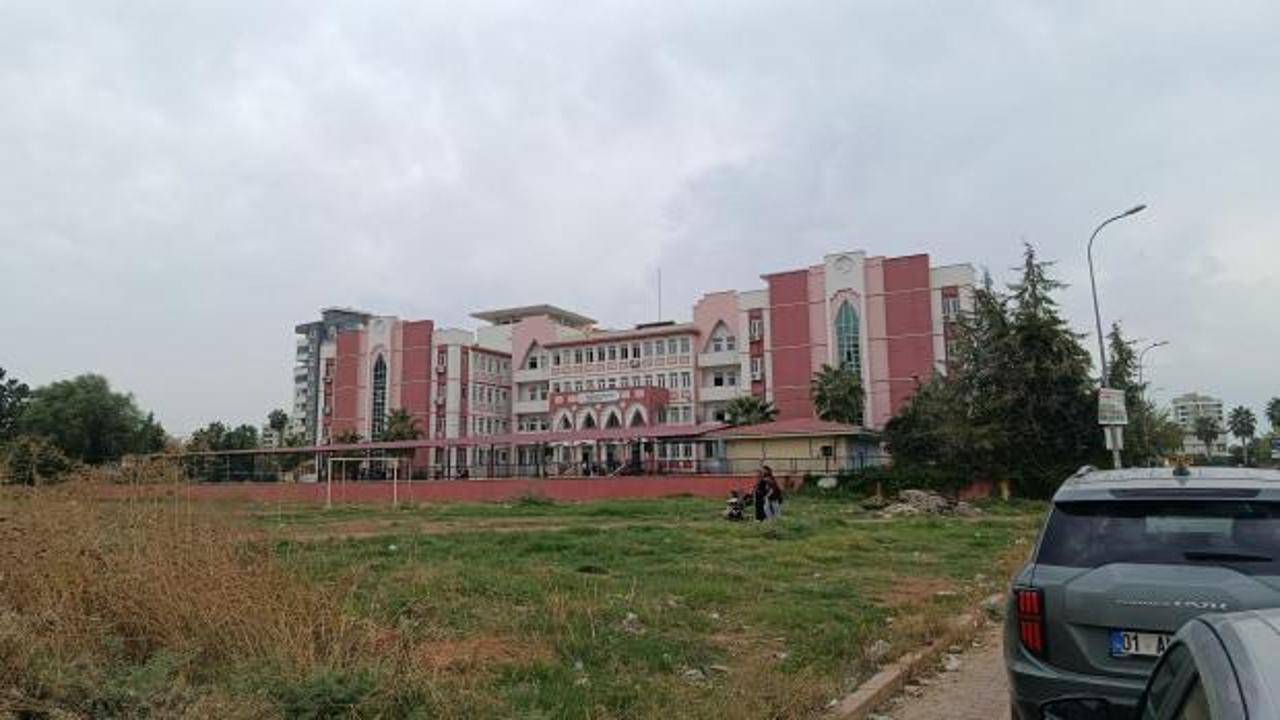 Adana'da ortaokul &ouml;ğrencisi 'Dedikodumu yaptın' diyerek arkadaşını yaraladı 