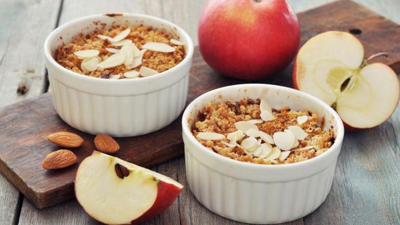 Elmalı crumble tarifi: &Uuml;zeri kıtır kıtır, i&ccedil;i yumuşacık!