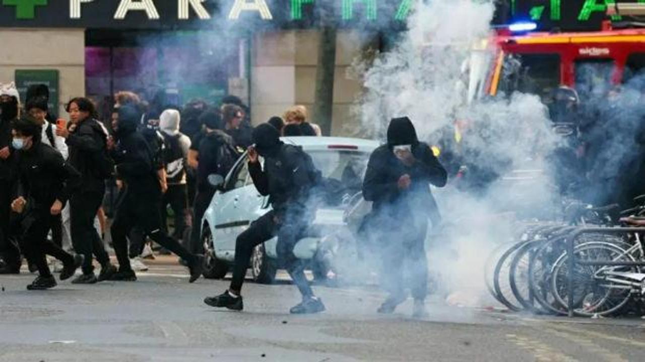 Fransa'da toplumsal patlama mı? Liselilerden sonra Sarı Yelekliler de sokağa indi! 