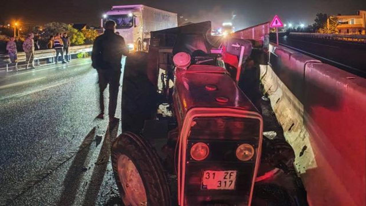 Gaziantep'te feci kaza: TIR ile &ccedil;arpışan trakt&ouml;r&uuml;n s&uuml;r&uuml;c&uuml;s&uuml; hayatını kaybetti
