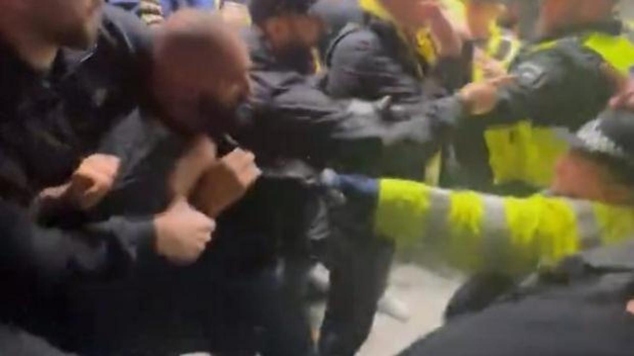 İngiliz polisinden Fenerbah&ccedil;elilere orantısız g&uuml;&ccedil;! 1 taraftarın burnu kırıldı