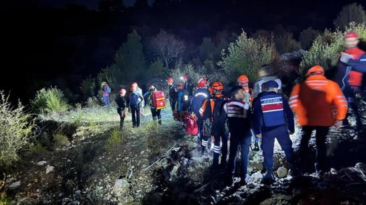 Isparta'da kanyonda mahsur kalan 14 kişilik İHH g&ouml;n&uuml;ll&uuml;lerinden 1 kişi hayatını kaybetti