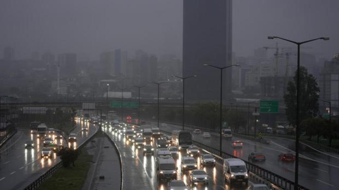 İstanbul'da sabah saatlerinde trafik yoğunluğu yaşanıyor