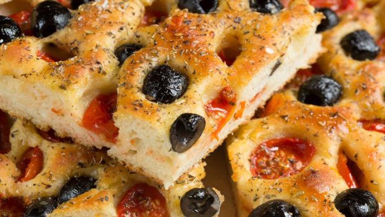 İtalyan mutfağının meşhur ekmeği: Zeytinyağlı focaccia tarifi
