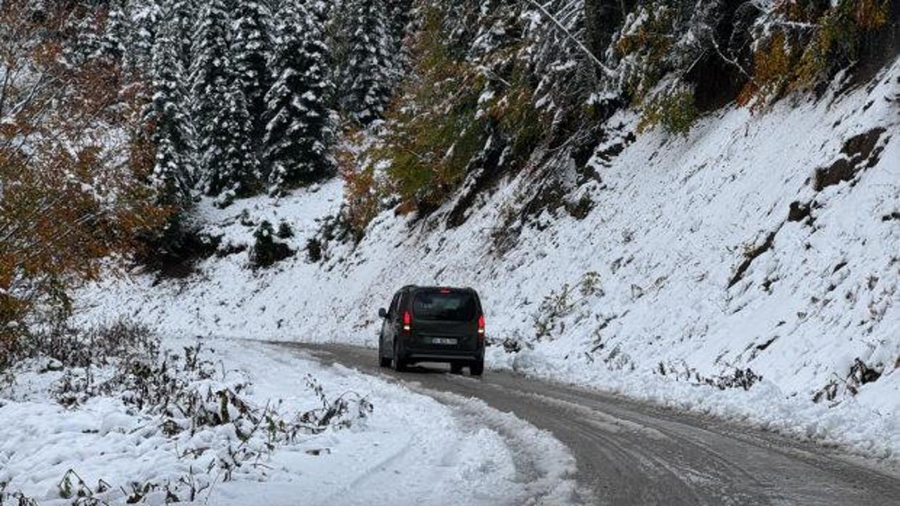 Kar nedeniyle kapanan Yedig&ouml;ller Milli Parkı yolu yeniden ulaşıma a&ccedil;ıldı