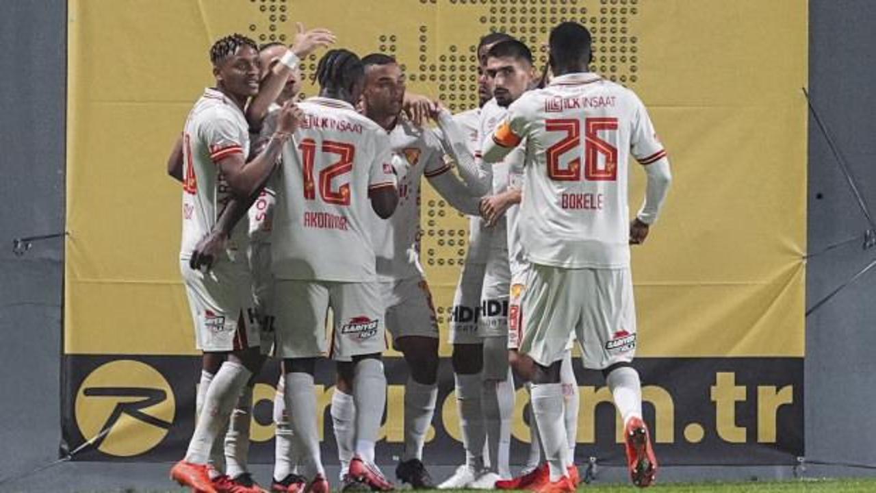 Kırmızı kart, penaltı, hat-trick! G&ouml;ztepe gol olup yağdı