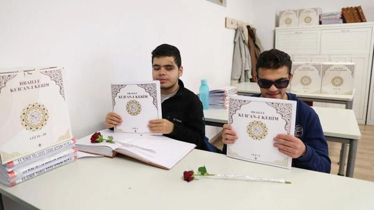 TDV&rsquo;den g&ouml;rme engelli &ouml;ğrencilere Braille Kur&rsquo;an-ı Kerim hediyesi