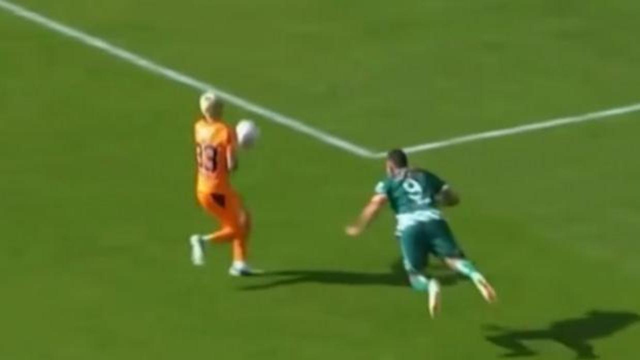 Tecr&uuml;beli hoca VAR'a isyan etmişti! Kayıtlar a&ccedil;ıklandı: 'Başka a&ccedil;ınız yok mu?'