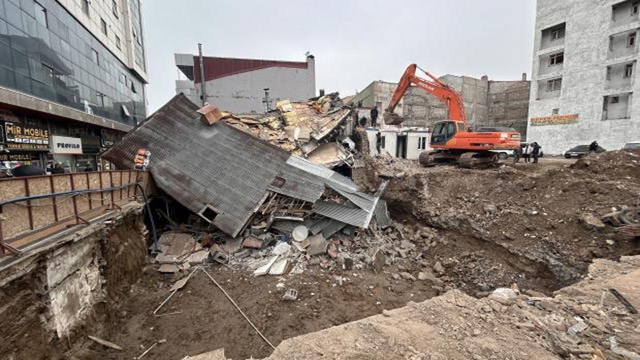 Temel kazısı sırasında facianın eşiğinden d&ouml;n&uuml;ld&uuml;: Lokanta &ccedil;&ouml;kt&uuml;