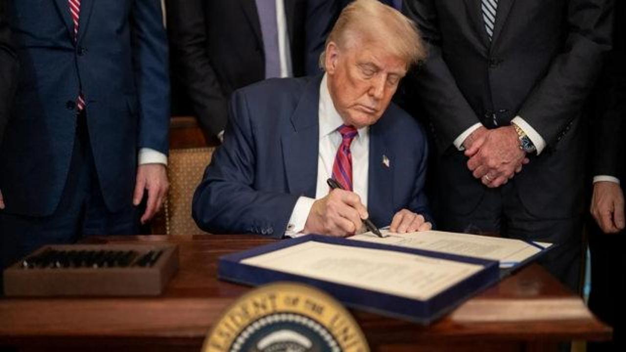 Trump, Rusya'ya y&ouml;nelik yaptırım ve tarifeleri askıya aldı