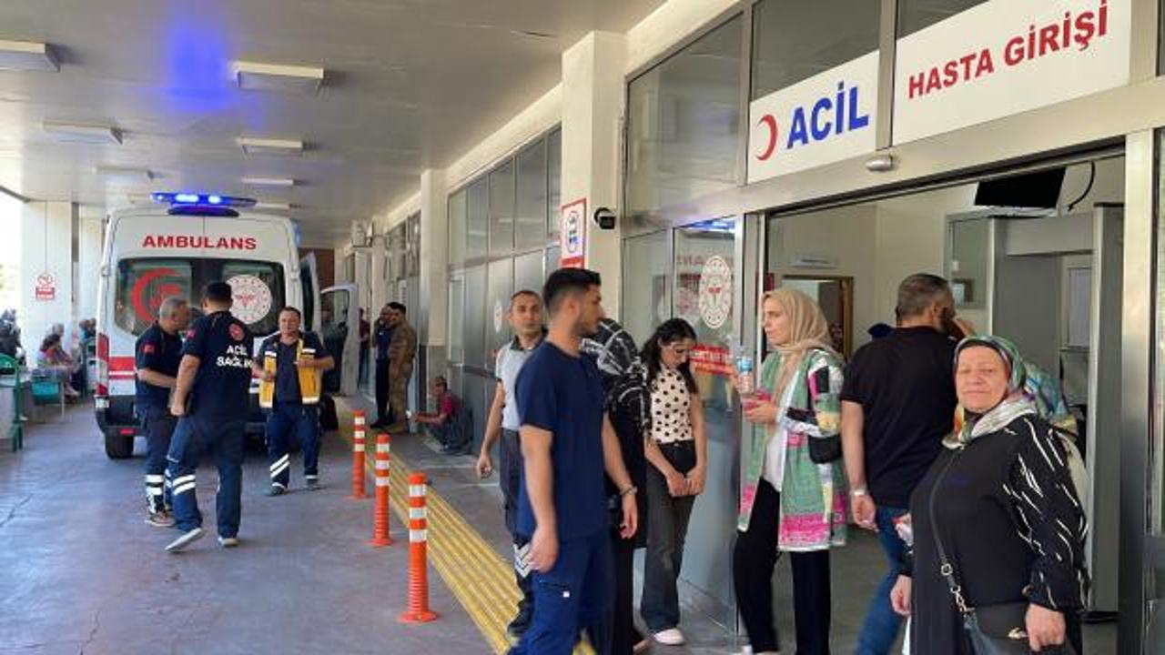 Yemek sonrası rahatsızlanan 30 &ouml;ğrenci hastaneye kaldırıldı