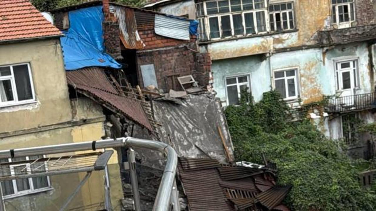 Zonguldak'ta sağanak: D&uuml;n bir duvarı yıkılan ev bug&uuml;n tamamen &ccedil;&ouml;kt&uuml;