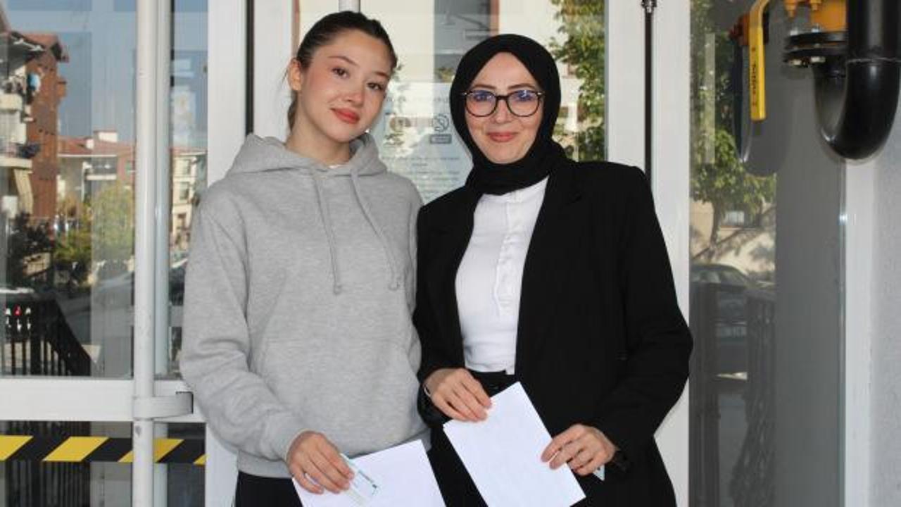 Anne-kız aynı okulda KPSS'ye girdi