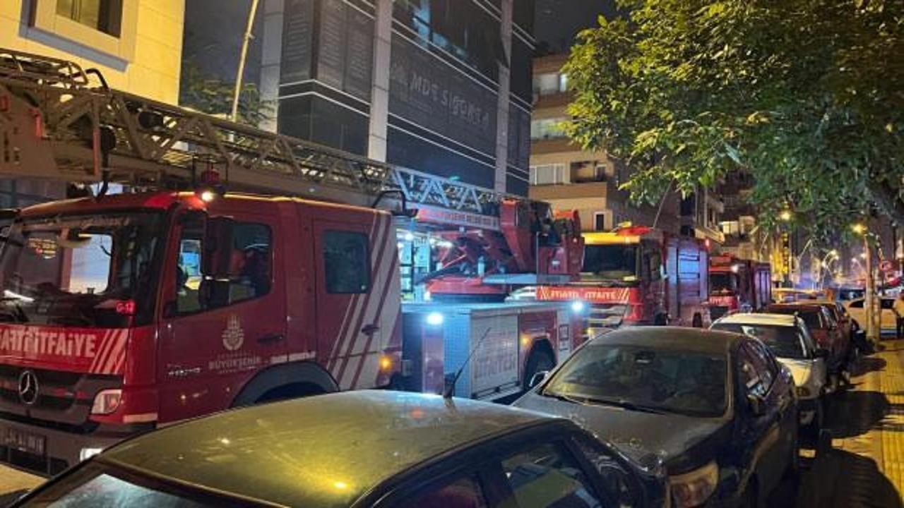 Bah&ccedil;elievler'de apart otelde korkutan yangın: B&uuml;y&uuml;meden s&ouml;nd&uuml;r&uuml;ld&uuml;