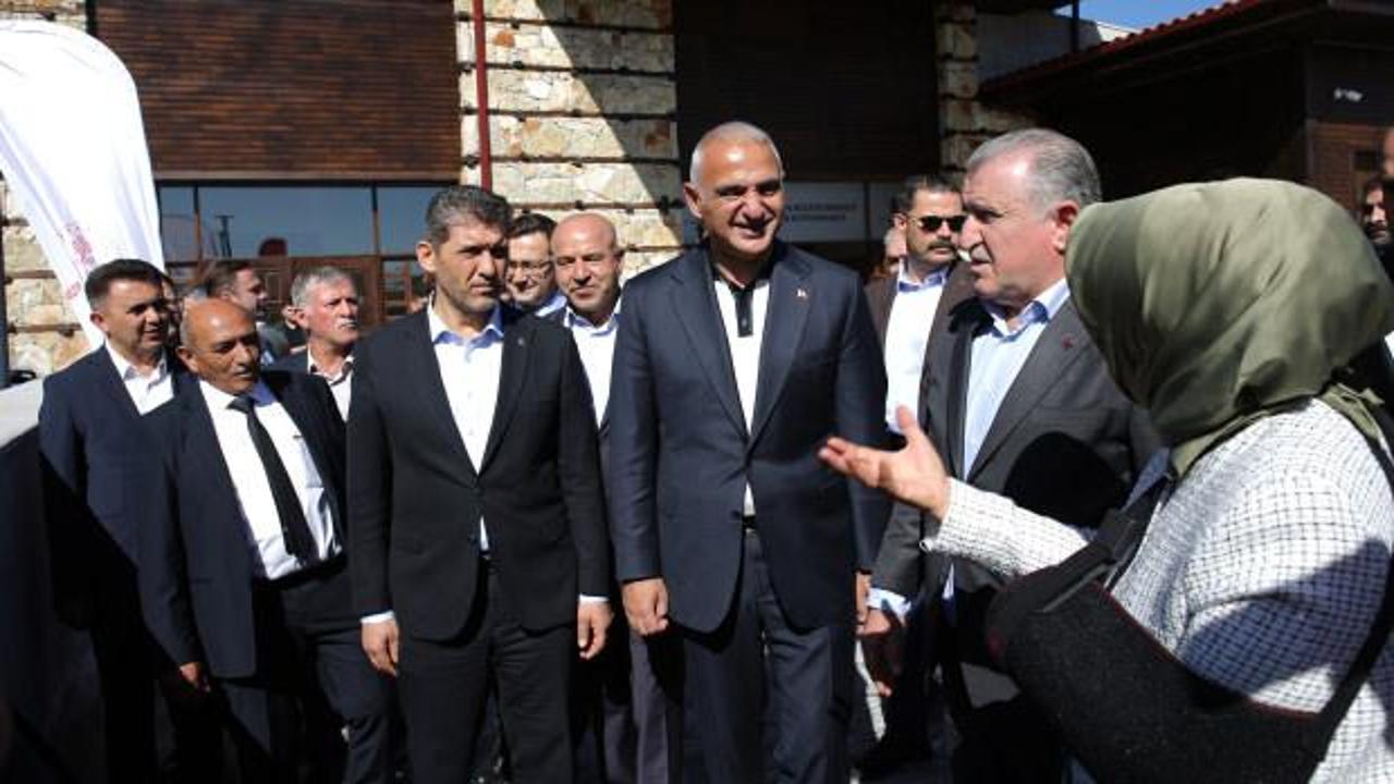 Bakan Ersoy baba ocağında iki yeni eserin a&ccedil;ılışını yaptı