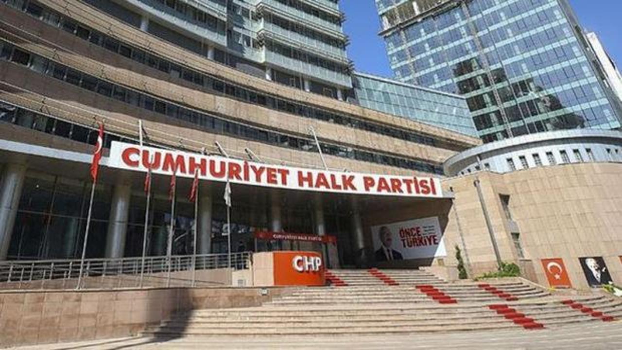 CHP'de 2 b&uuml;y&uuml;kşehir meclis &uuml;yesi ve bir belediye başkanı ihra&ccedil; ediliyor