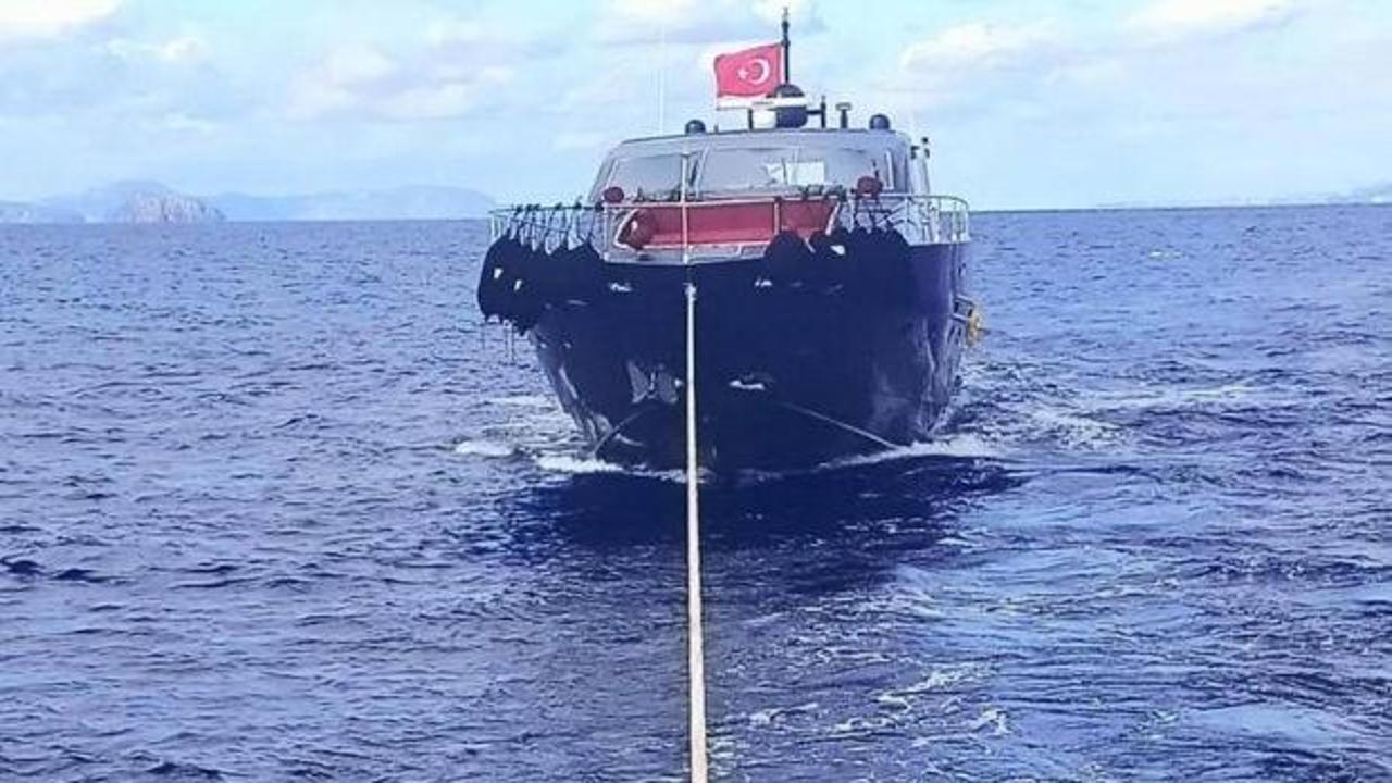 Dat&ccedil;a a&ccedil;ıklarında s&uuml;r&uuml;klenen tekne kurtarıldı