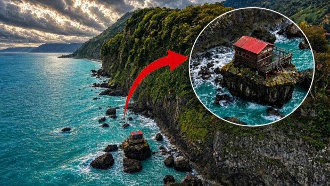 Denizin ortasındaki kayaya ev yaptılar! Ama&ccedil;ları kimseyi rahatsız etmeden tulum &ccedil;almak