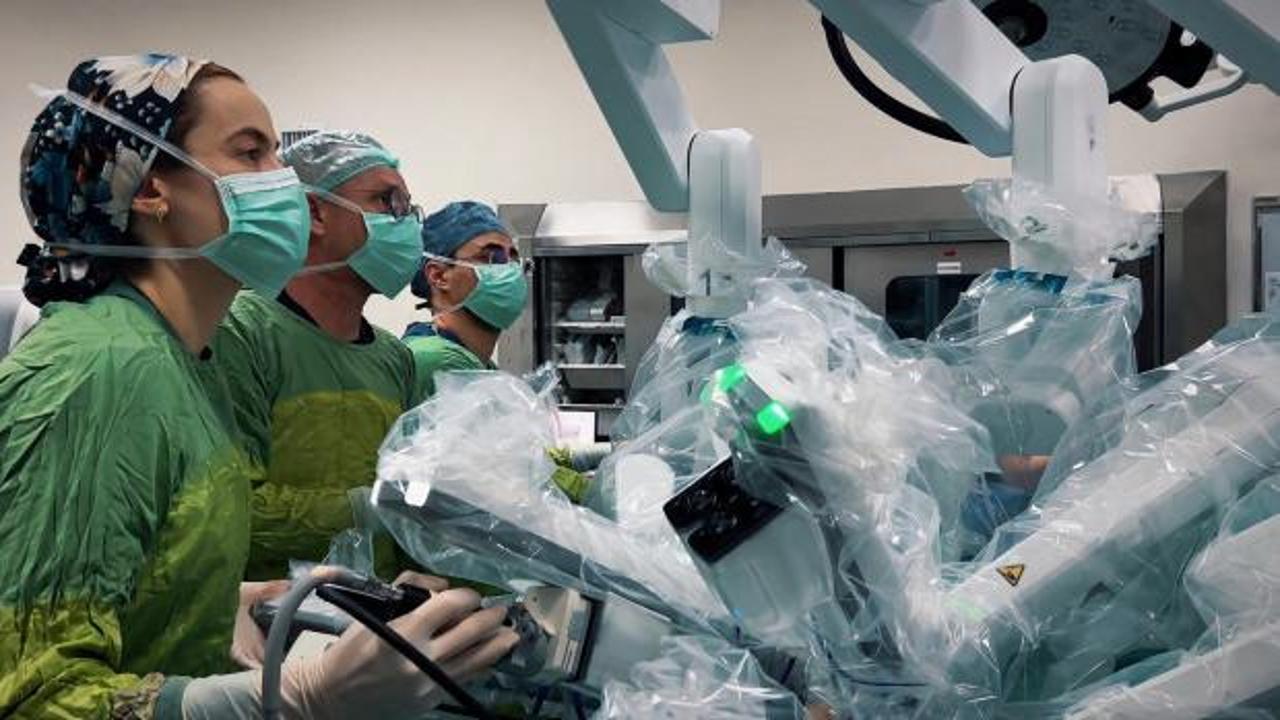 Doktor İstanbul&rsquo;da, hasta Muş&rsquo;ta! 1400 kilometre uzaktan ameliyat edildi