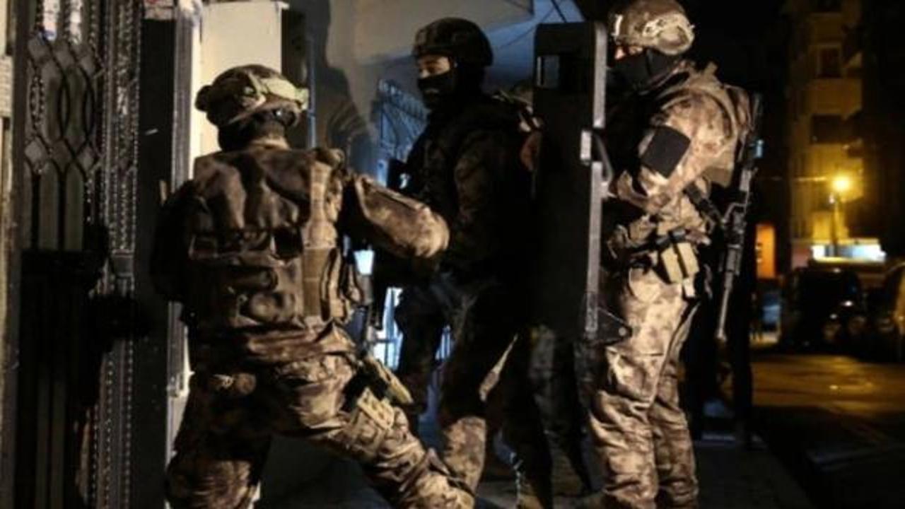 İzmir'de zehir tacirlerine operasyon: &Ccedil;ok sayıda g&ouml;zaltı