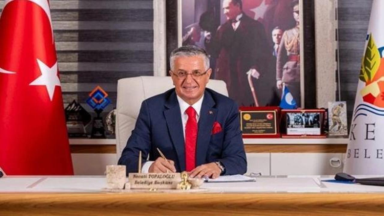 Kemer Belediye Başkanı Topaloğlu ve 8 meclis &uuml;yesi CHP'den istifa etti