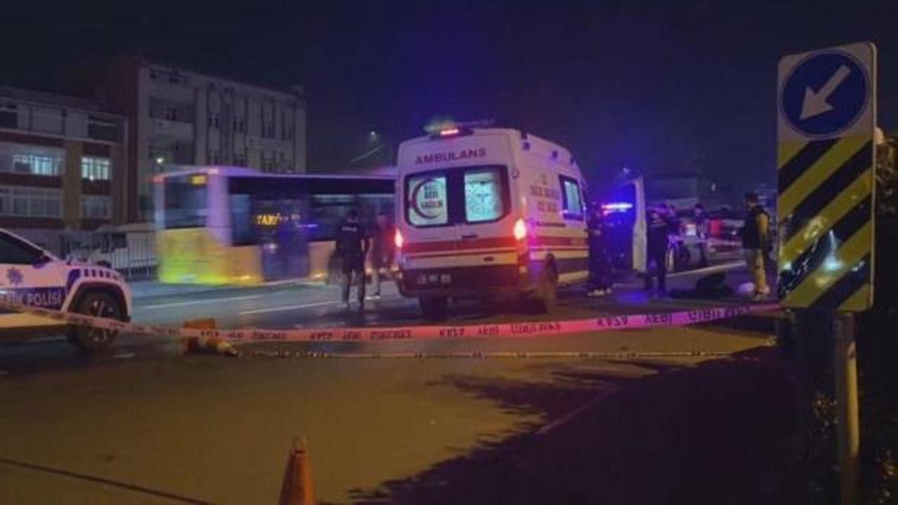 K&uuml;&ccedil;&uuml;k&ccedil;ekmece'de feci kaza! &Ouml;l&uuml; ve yaralı var